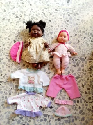 Muñecas con ropa y accesorios