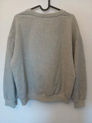 Jersey gris con osa bordada