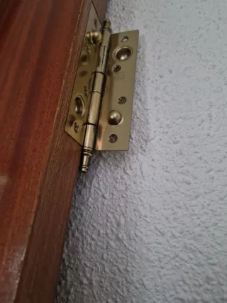 Puerta de entrada de madera