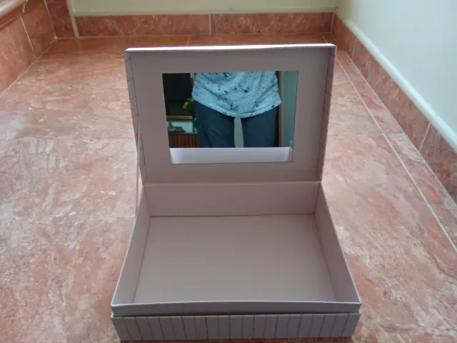 Caja decorativa con espejo