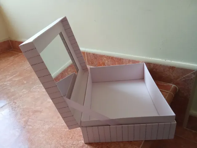 Caja decorativa con espejo