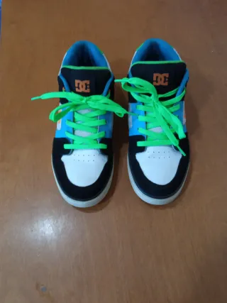 Zapatillas DC Negras, Azules y Blancas