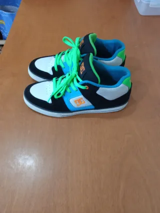 Zapatillas DC Negras, Azules y Blancas