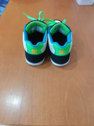 Zapatillas DC Negras, Azules y Blancas