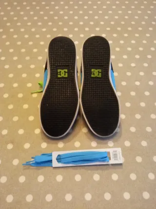 Zapatillas DC Negras, Azules y Blancas