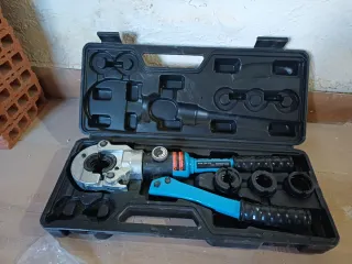 Alicates multicapa con juego de troqueles