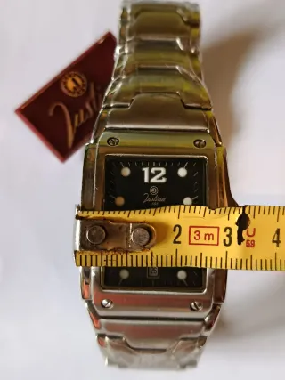 Reloj Justina Cuarzo Negro y Plateado. Nievo