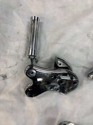 despiece de mandos avanz. Custom para Harley Dyna