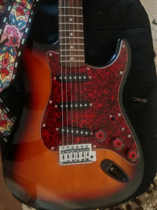 Guitarra Squier Sunburst by fender