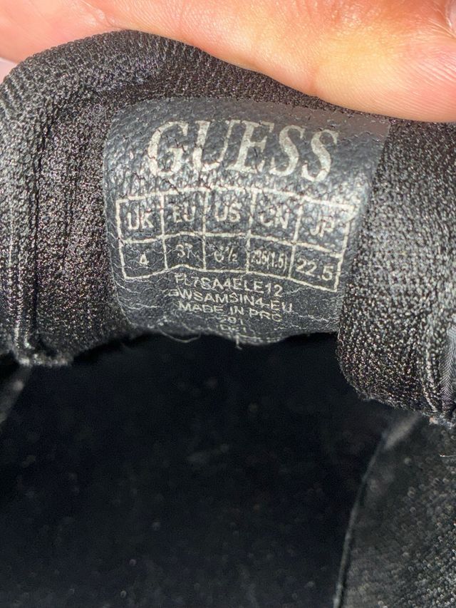 Zapatillas Guess Mujer Negras y Doradas