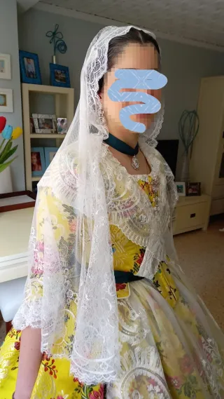 Espectacular traje de fallera multicolor amarillo