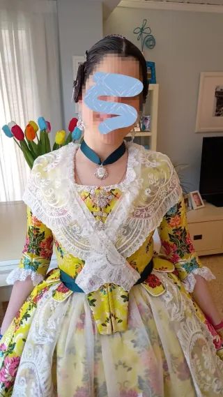 Espectacular traje de fallera multicolor amarillo