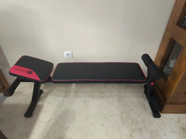 Banco de pesas y abdominales inclinable