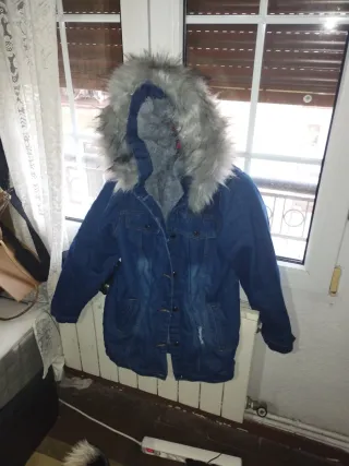 Chaqueta vaquera forrada con capucha