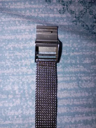 Reloj Lotus Malla Plateada Negro