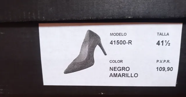 Zapatos de salón negros y amarillos