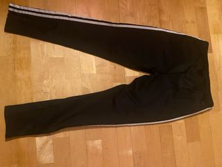 Pantalón Adidas negro con rayas