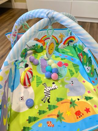 Gimnasio para bebé con arco y pelotas