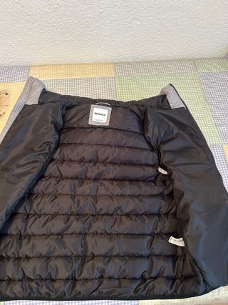 Chaleco acolchado gris Bershka