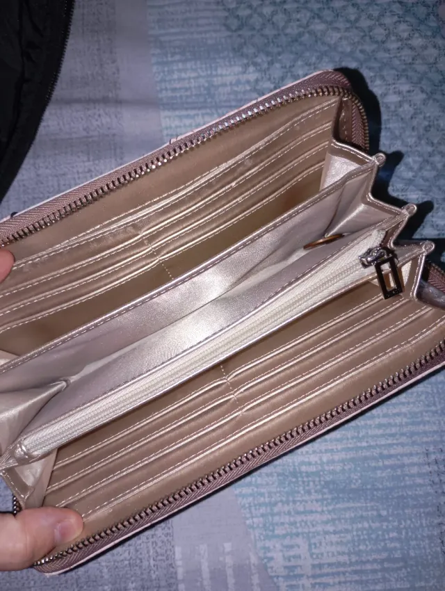 Monedero Guess Rosa y Blanco