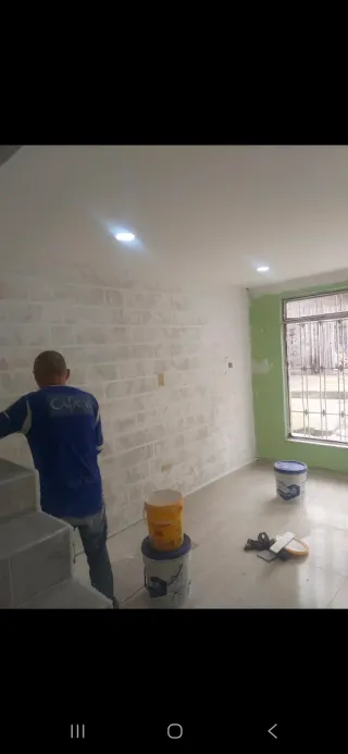 Se realizan trabajos de pintura  reforma y acabado