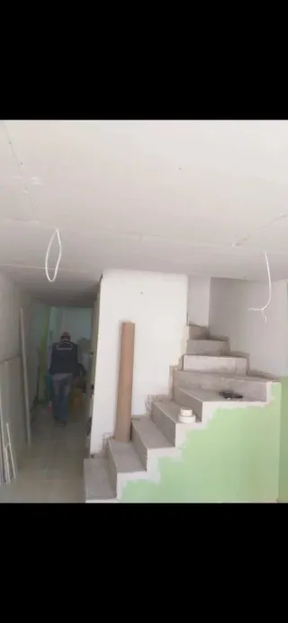 Se realizan trabajos de pintura  reforma y acabado