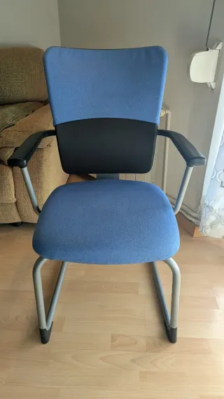 Silla confidente Steelcase azul y negra