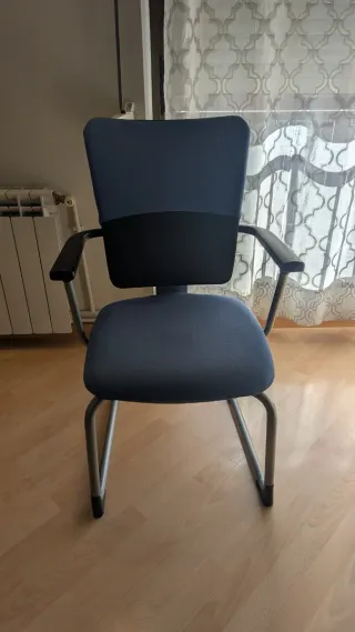 Silla confidente Steelcase azul y negra