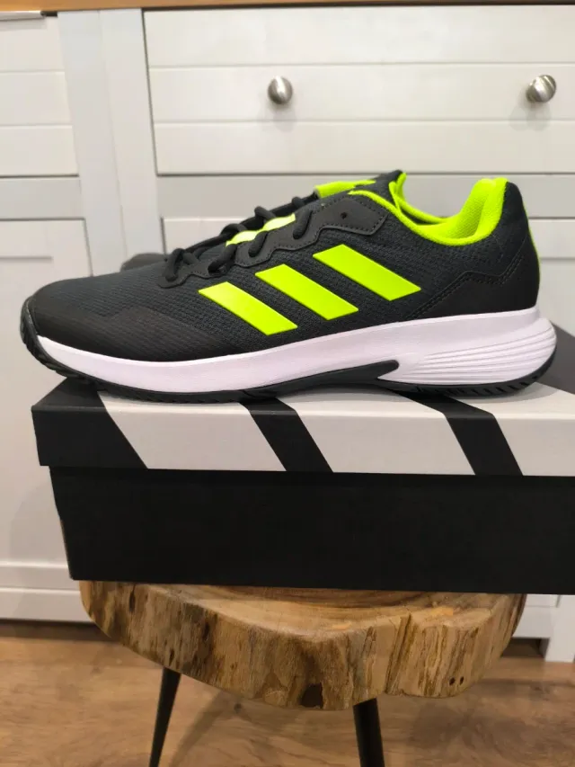 Zapatillas Adidas Gamecourt 2 Negras y Amarillas