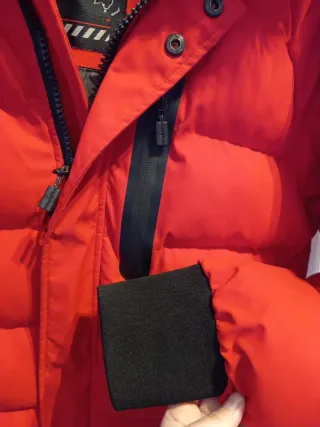 Chaqueta acolchada roja y negra Talla L