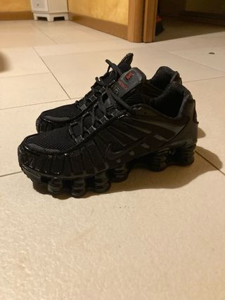 Nike Shox nere uomo
