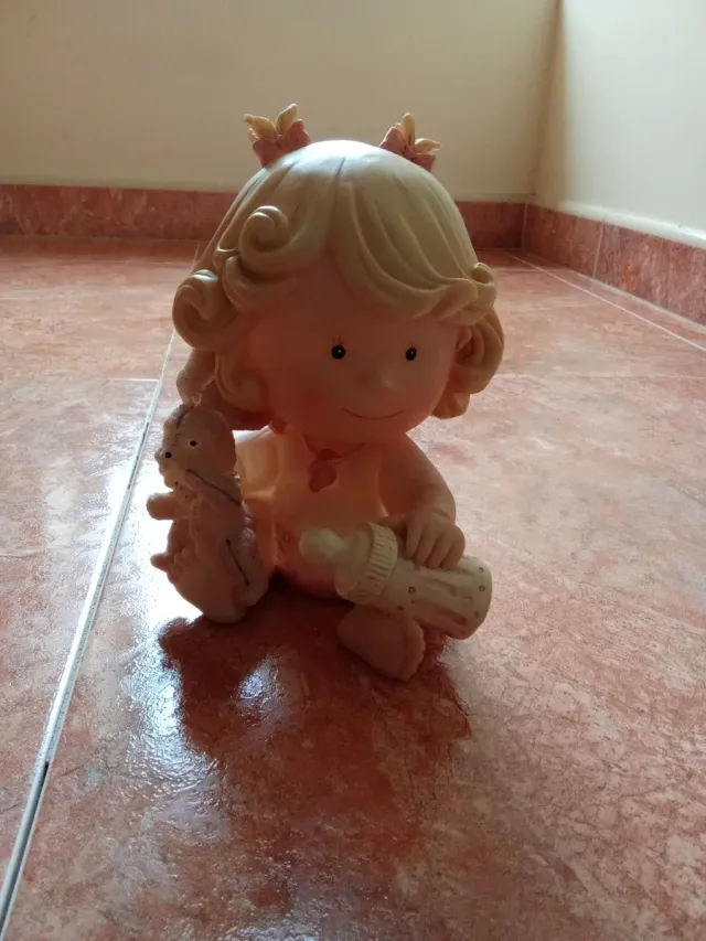 Hucha Muñeca Bebé con Biberón