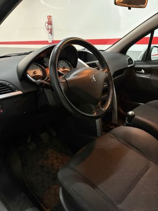 Peugeot 207 - Año 2006