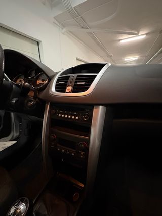 Peugeot 207 - Año 2006