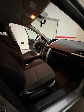 Peugeot 207 - Año 2006