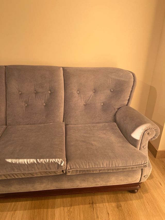 Sofá y butaca de tela gris