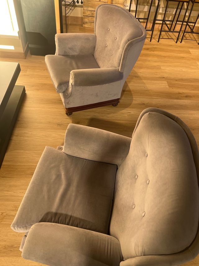 Sofá y butaca de tela gris