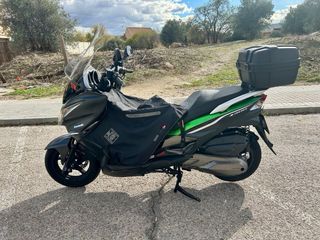 Kawasaki J300 Scooter Negro