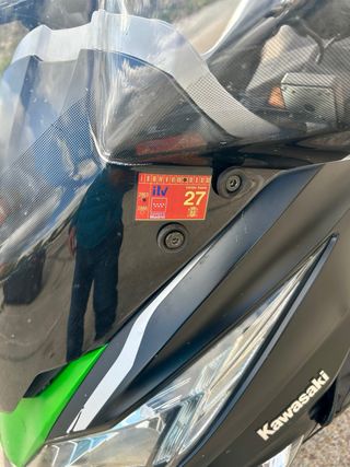 Kawasaki J300 Scooter Negro