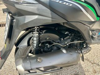 Kawasaki J300 Scooter Negro