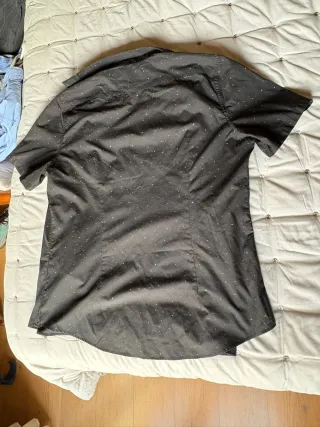 Camisa H&M manga corta puntos blancos