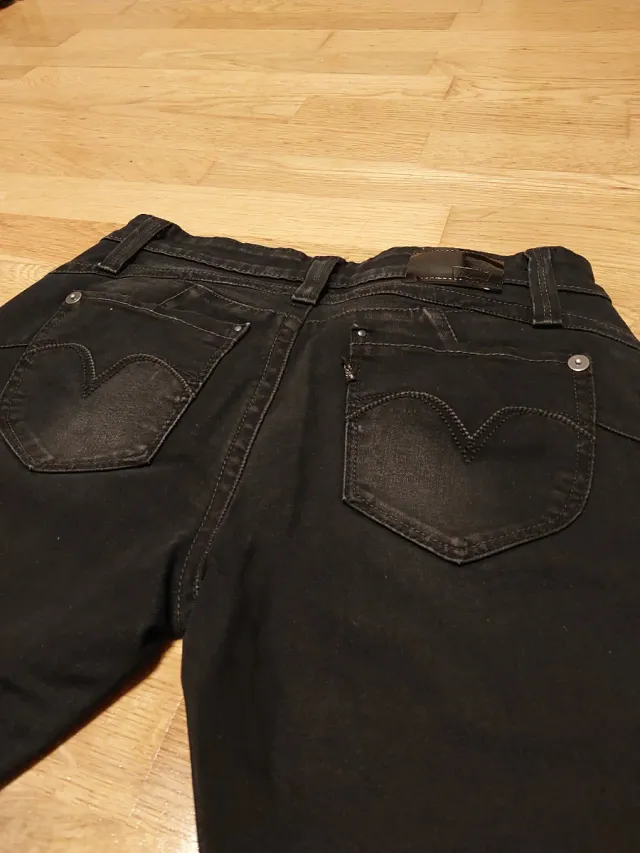 Pantalón Levi's Revel Negro Mujer.Talla 27