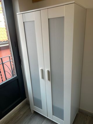 Armario blanco puertas cristal