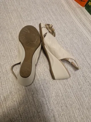 Zapatos Pitillos Beige y Blanco