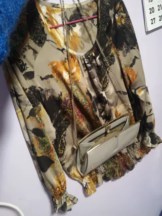 Bolso Vintage con blusa de seda a juego