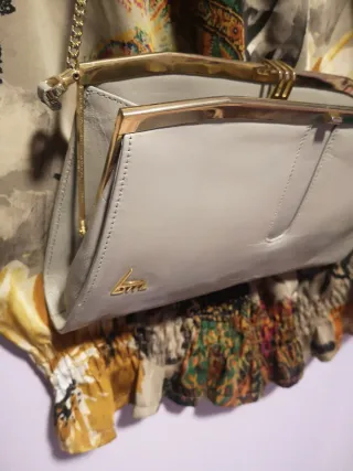 Bolso Vintage con blusa de seda a juego