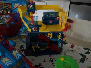 Superzings. coche. dos comisarias policia...