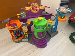 Superzings. coche. dos comisarias policia...