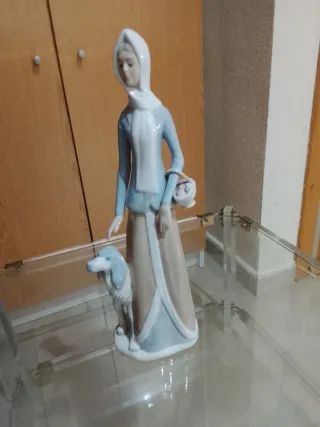 Jarrón Decorativo Azul y Dorado