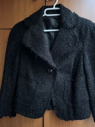 Chaqueta negra con brillos